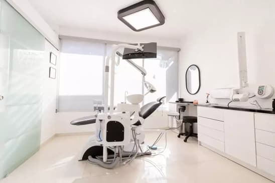 Slider image (8) Ivan Implant Cosmetic Dental
